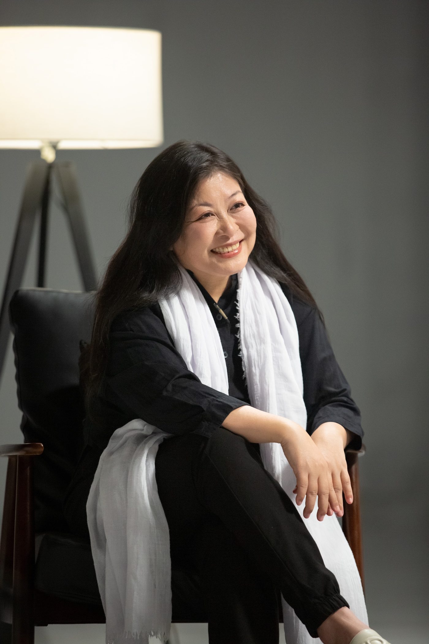Nguyễn Phi Vân seated, mid-conversation