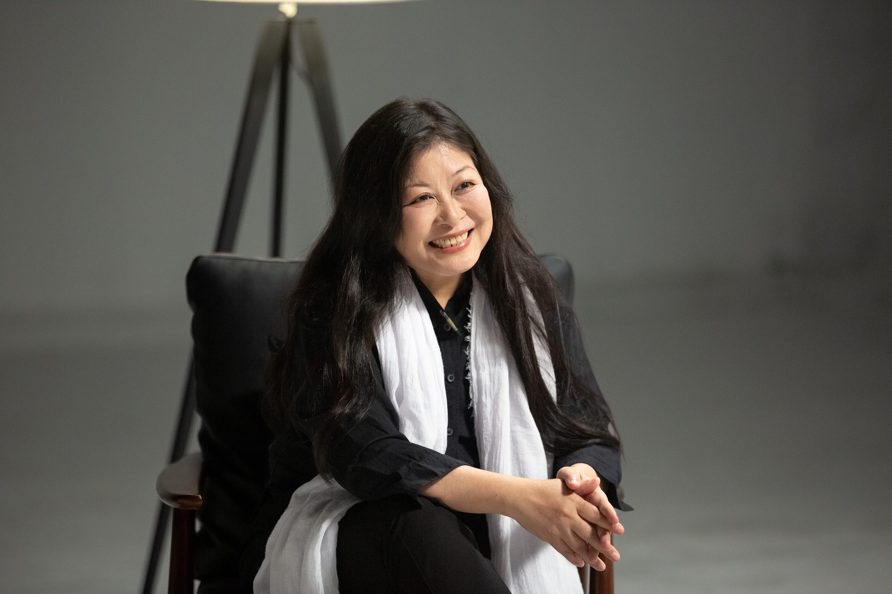 Nguyễn Phi Vân, wide studio portrait
